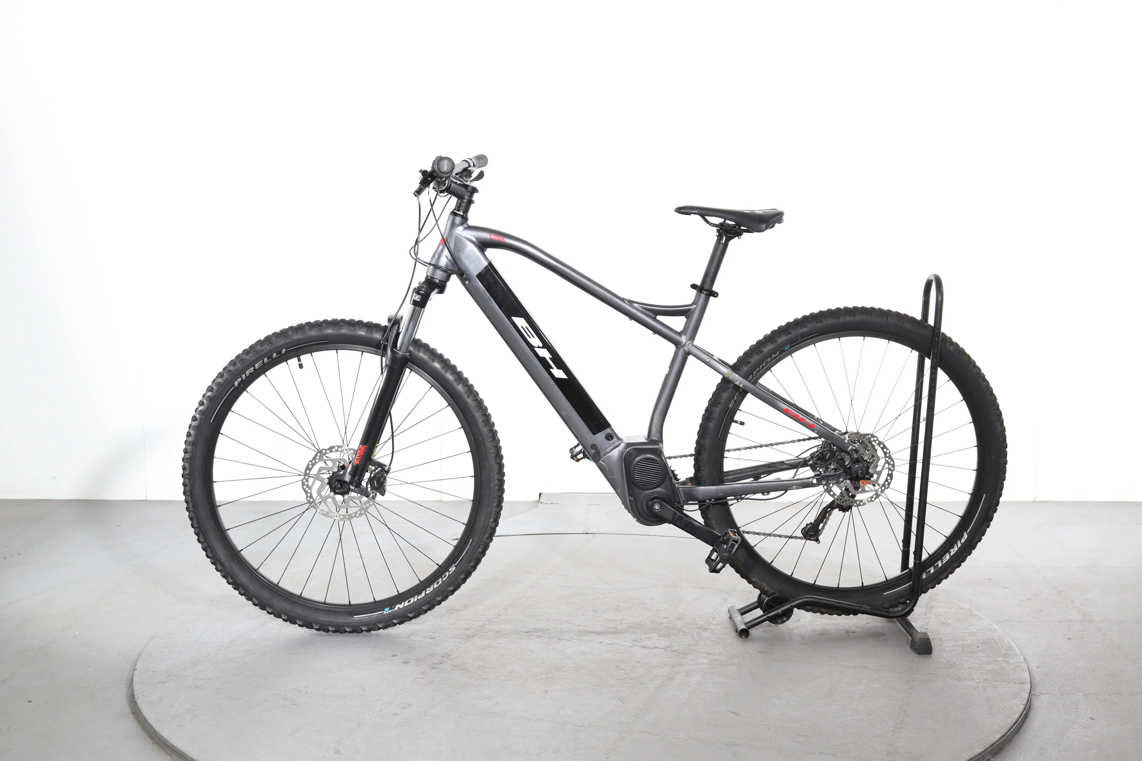 BH Atom 29 - Image 4