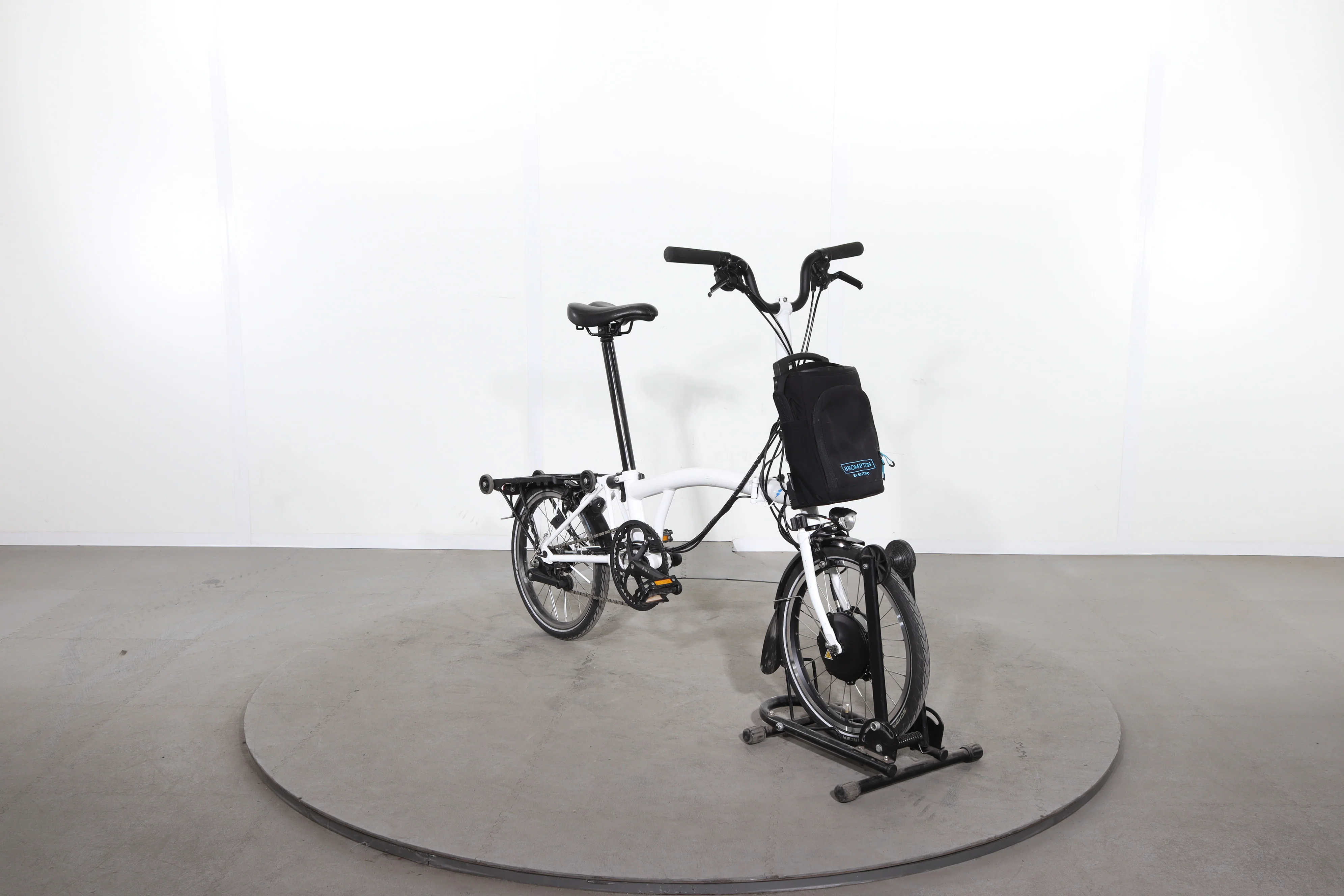 Brompton C Line Electric 6 Speed - Image 2