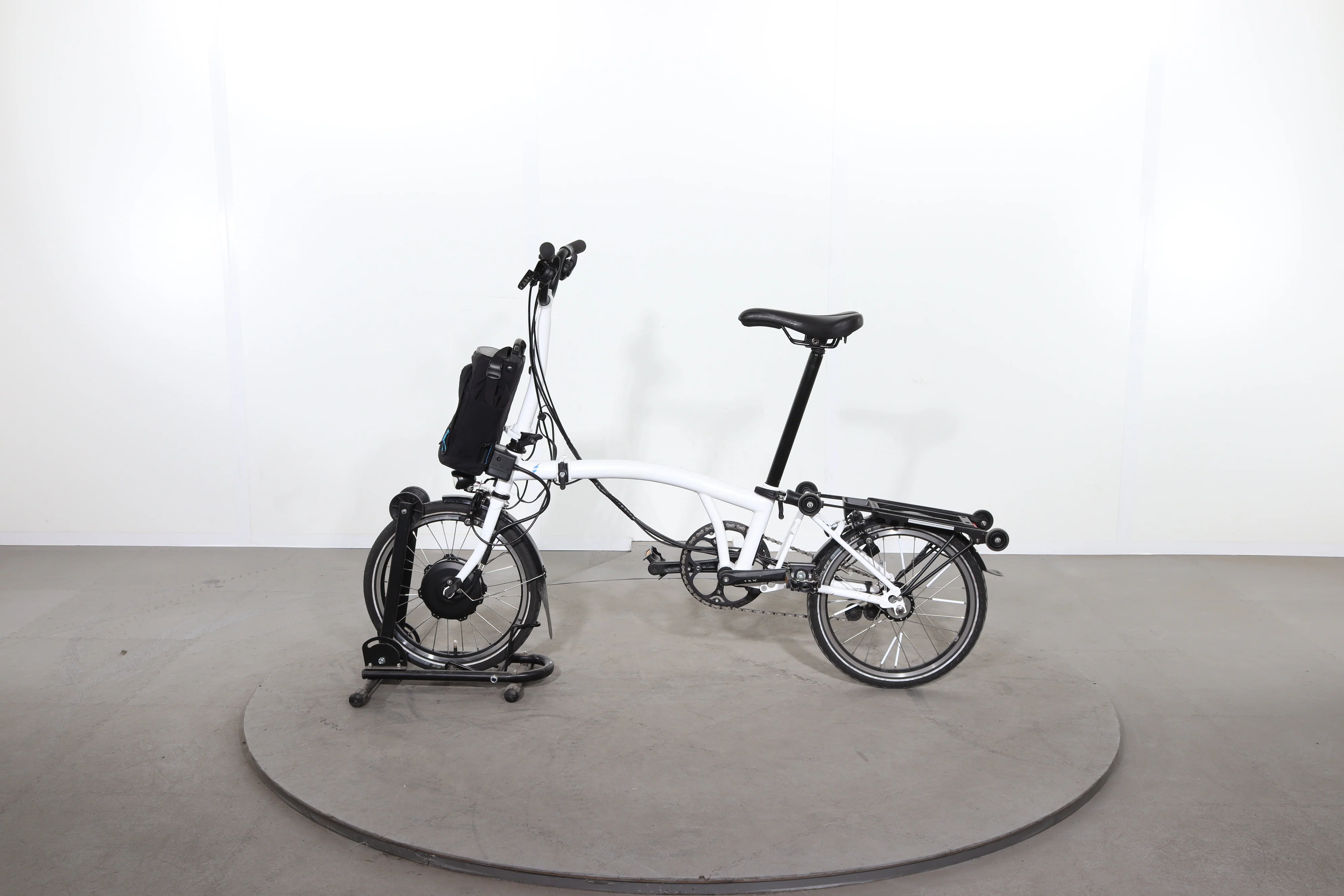Brompton C Line Electric 6 Speed - Image 4