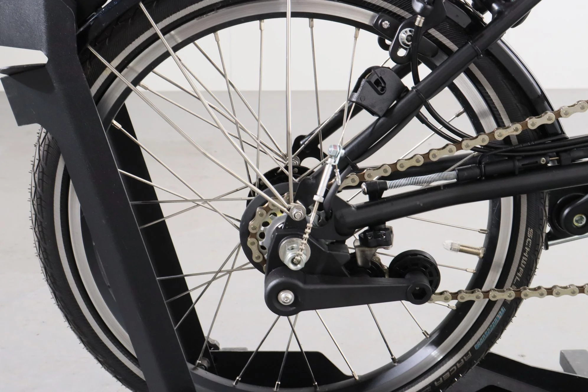 Brompton C Line Electric 6 Speed - High - Image 10