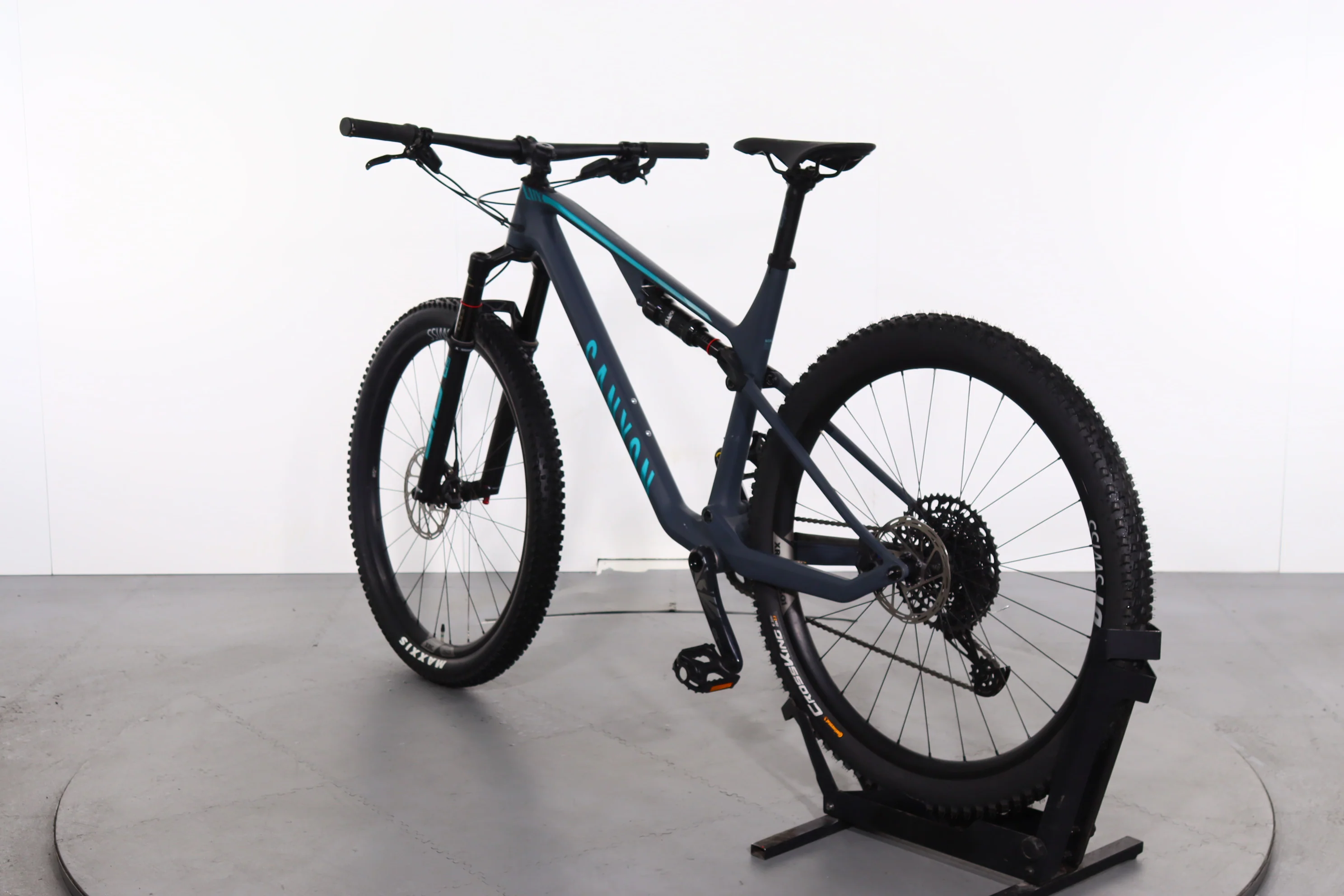 Canyon Lux Trail CF 8 - Image 3