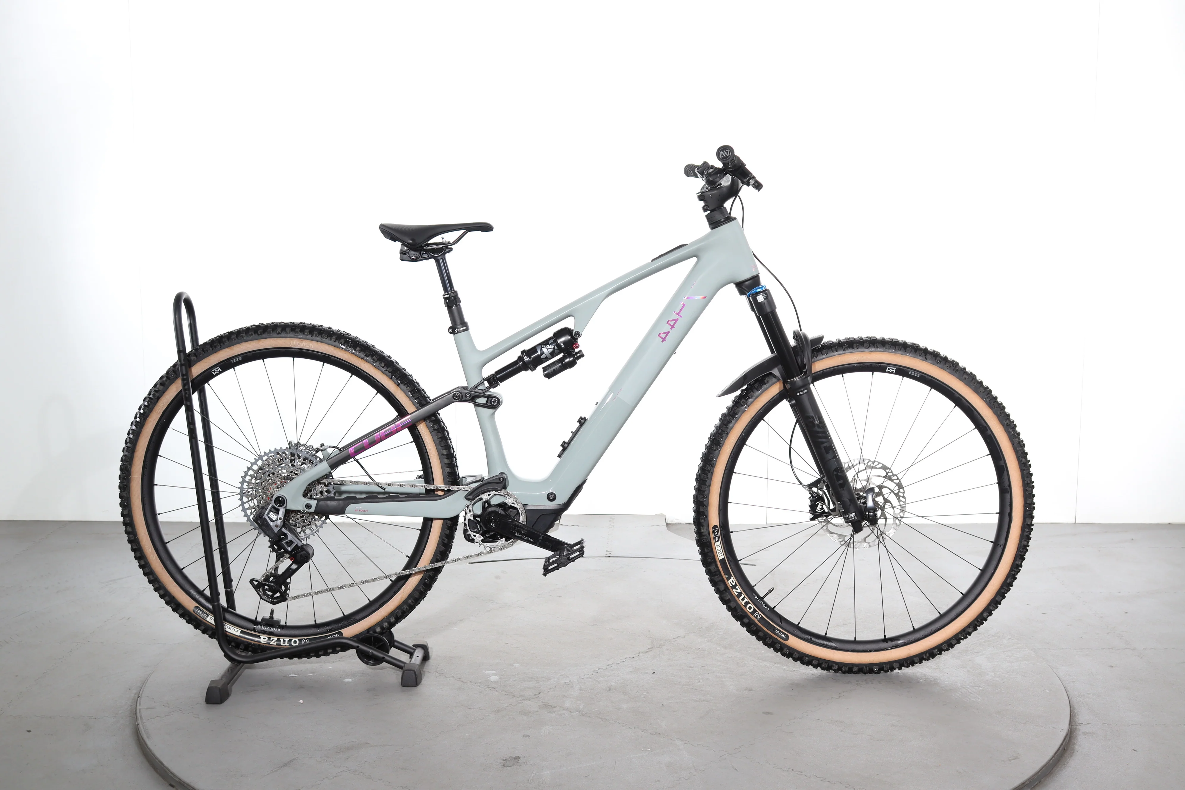 Cube AMS Hybrid ONE44 C:68X TM 400