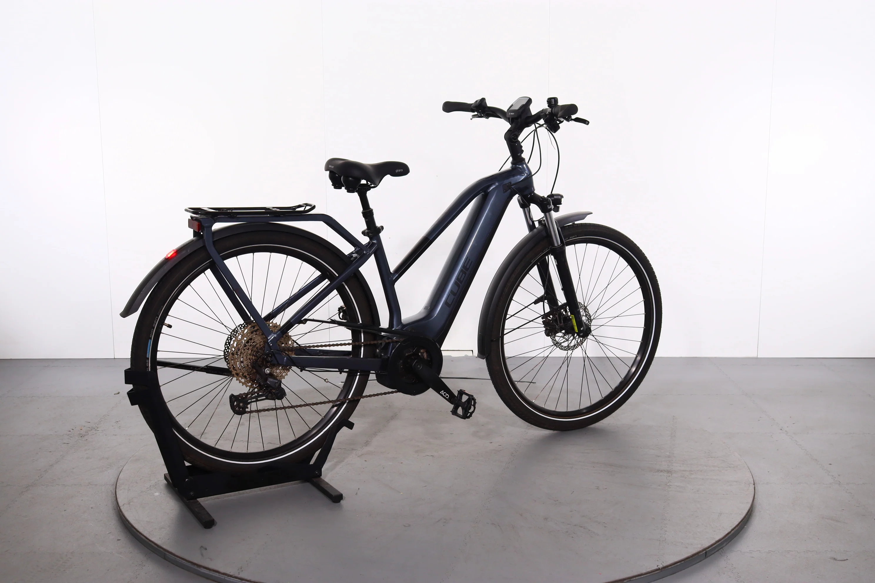 Cube Touring Hybrid Pro 625 - Image 2