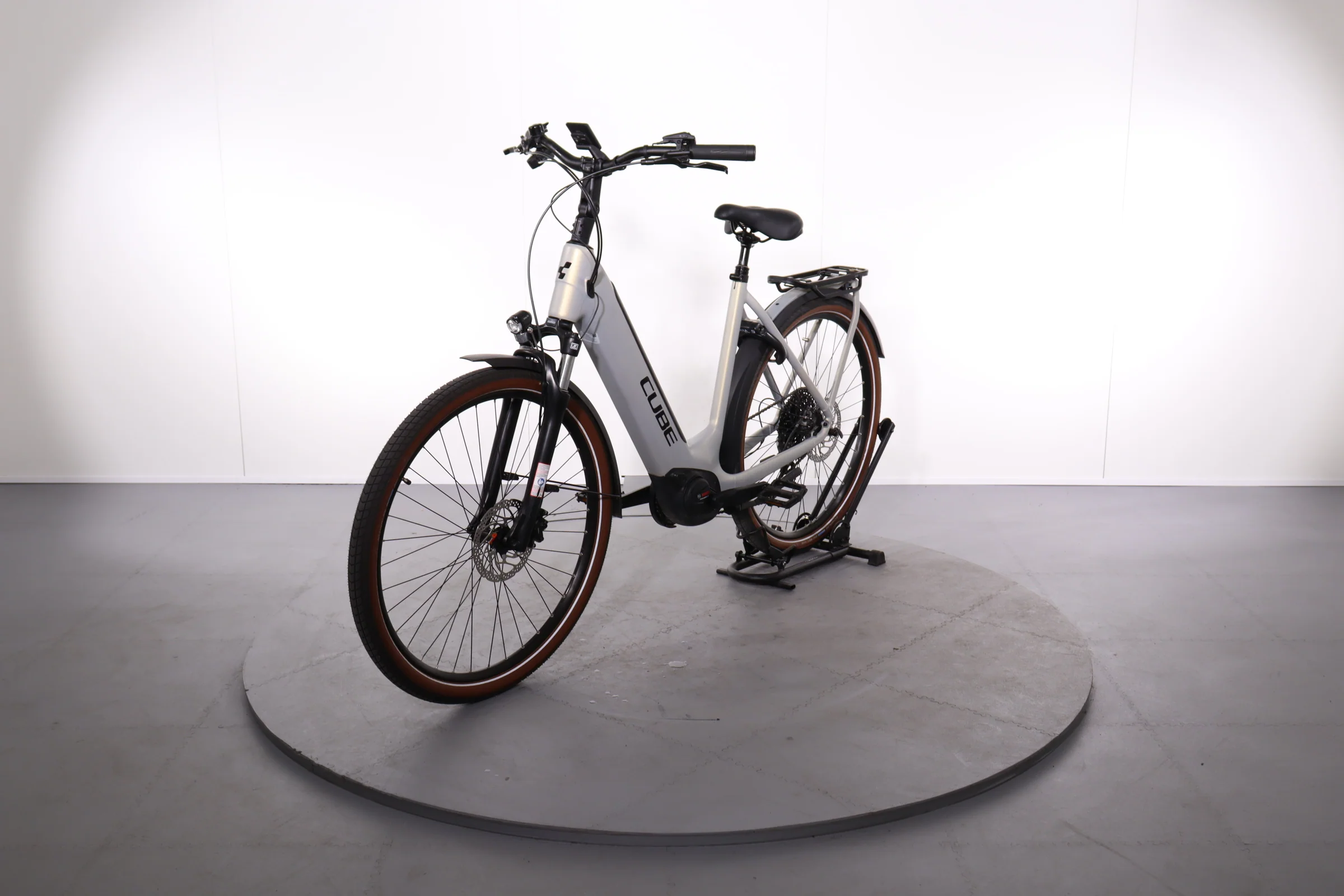 Cube Touring Hybrid Pro 625 - Image 3