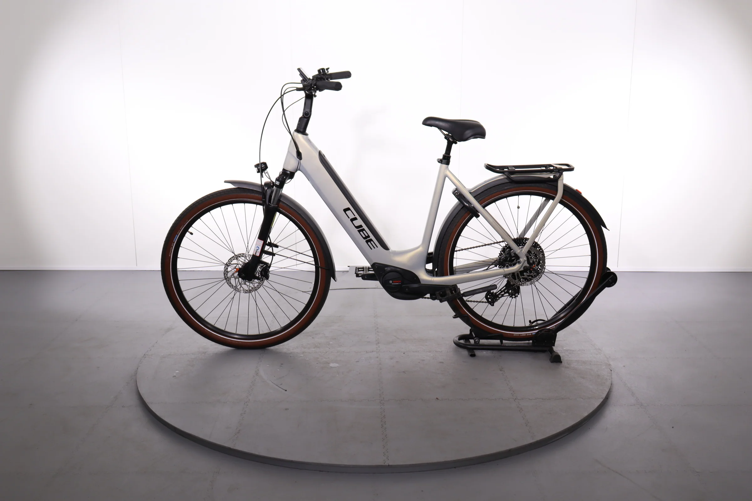 Cube Touring Hybrid Pro 625 - Image 4