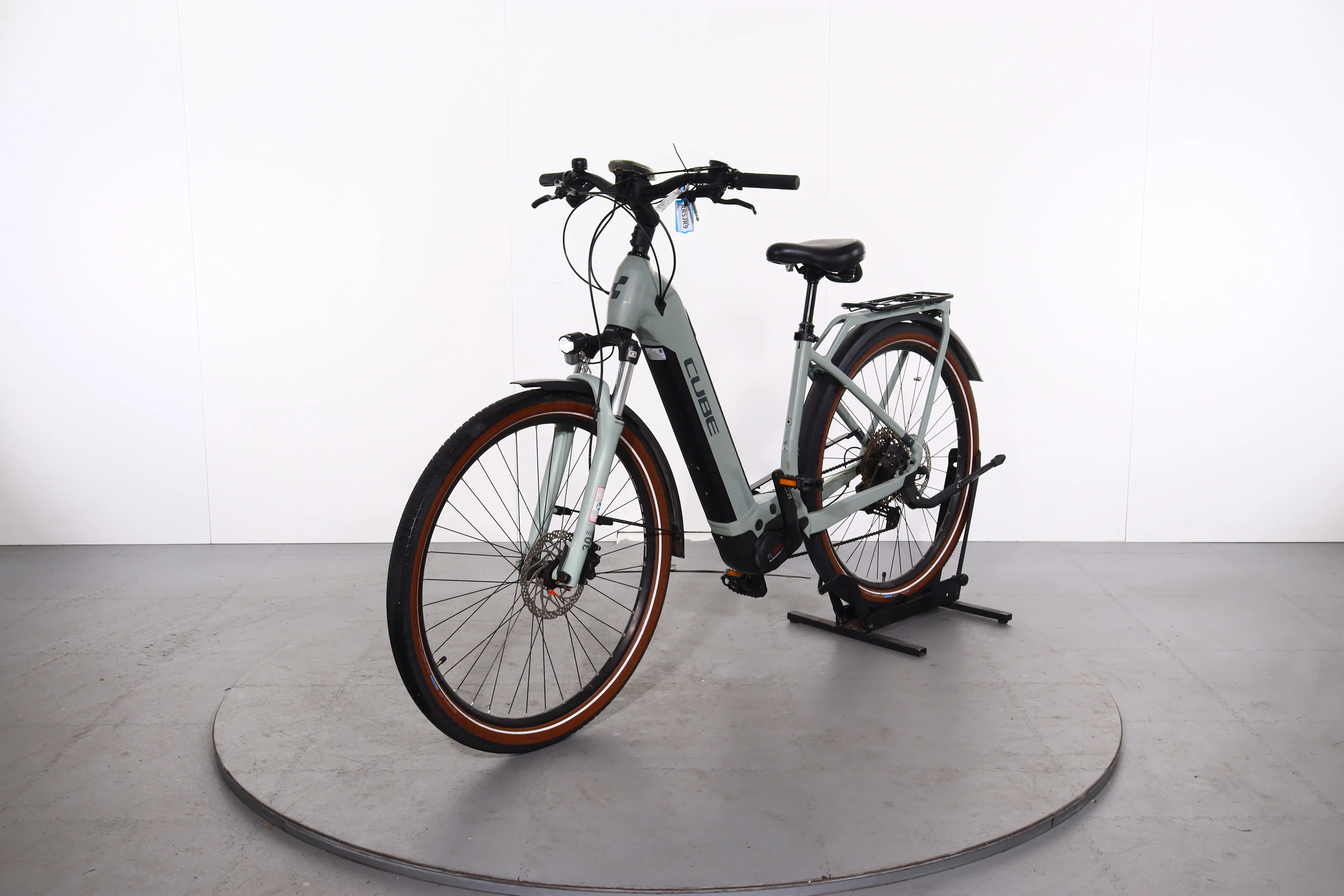 Cube Touring Hybrid Pro 625 - Image 2