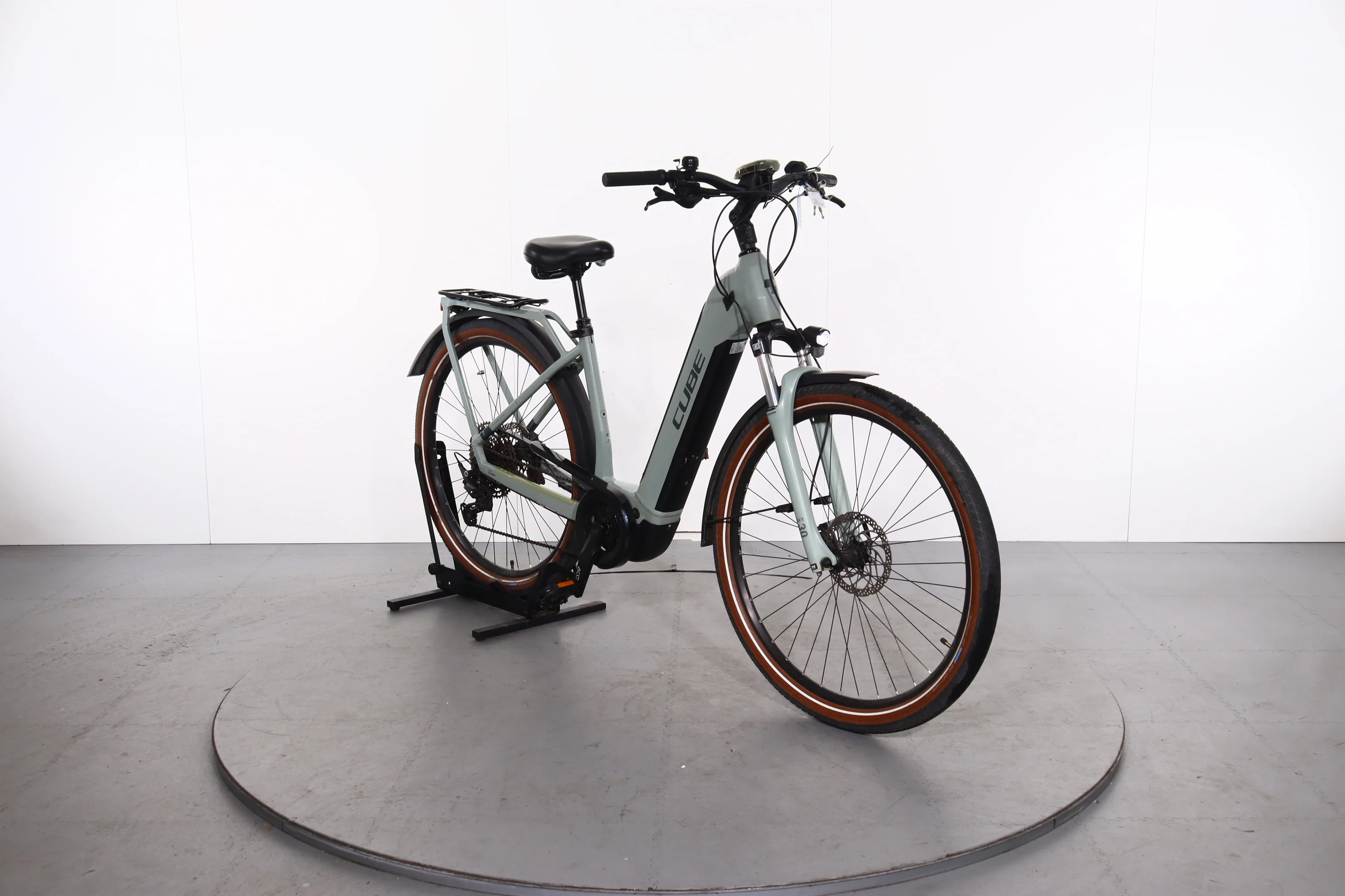 Cube Touring Hybrid Pro 625 - Image 3