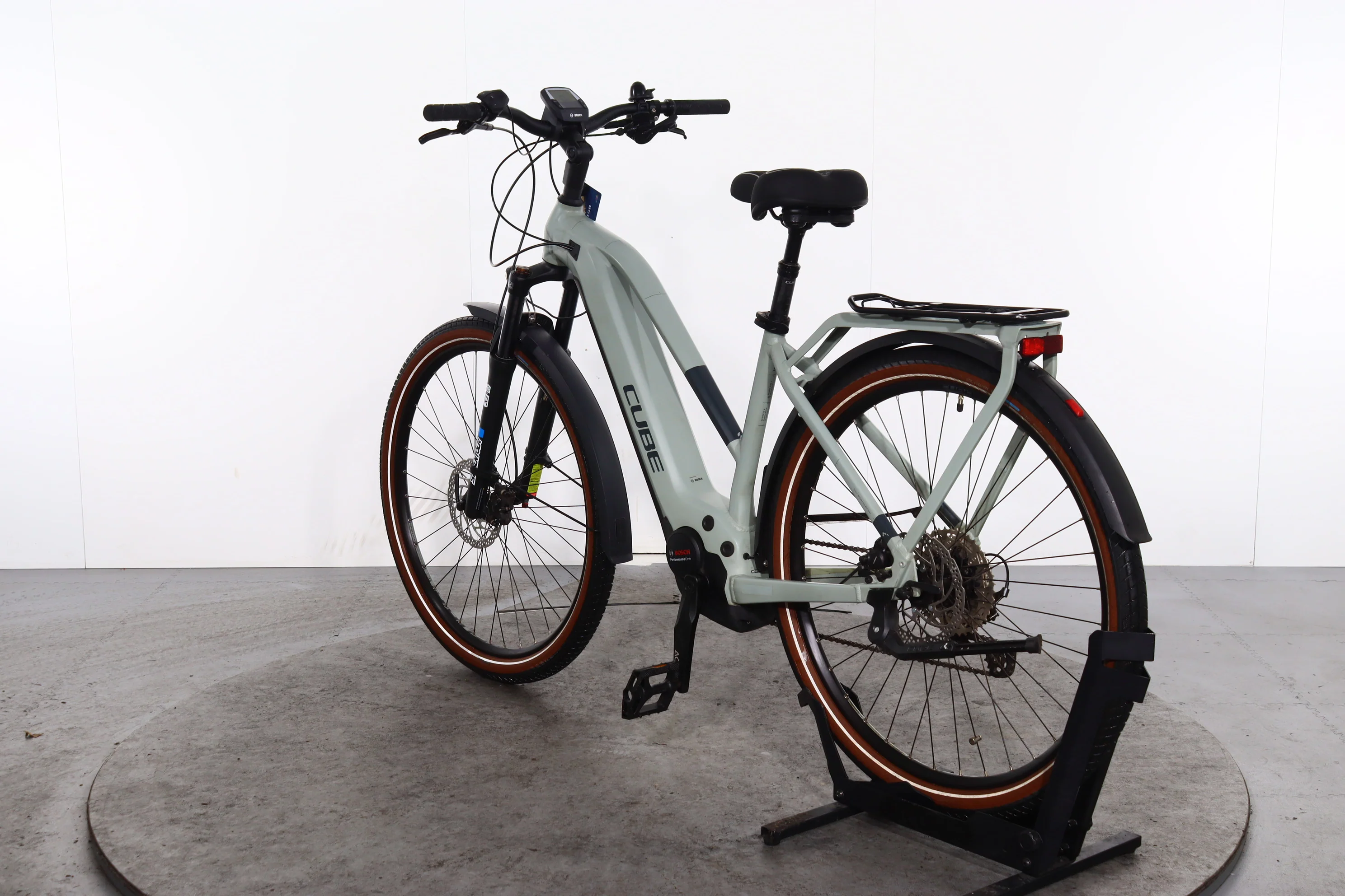 Cube Touring Hybrid Pro - Image 2