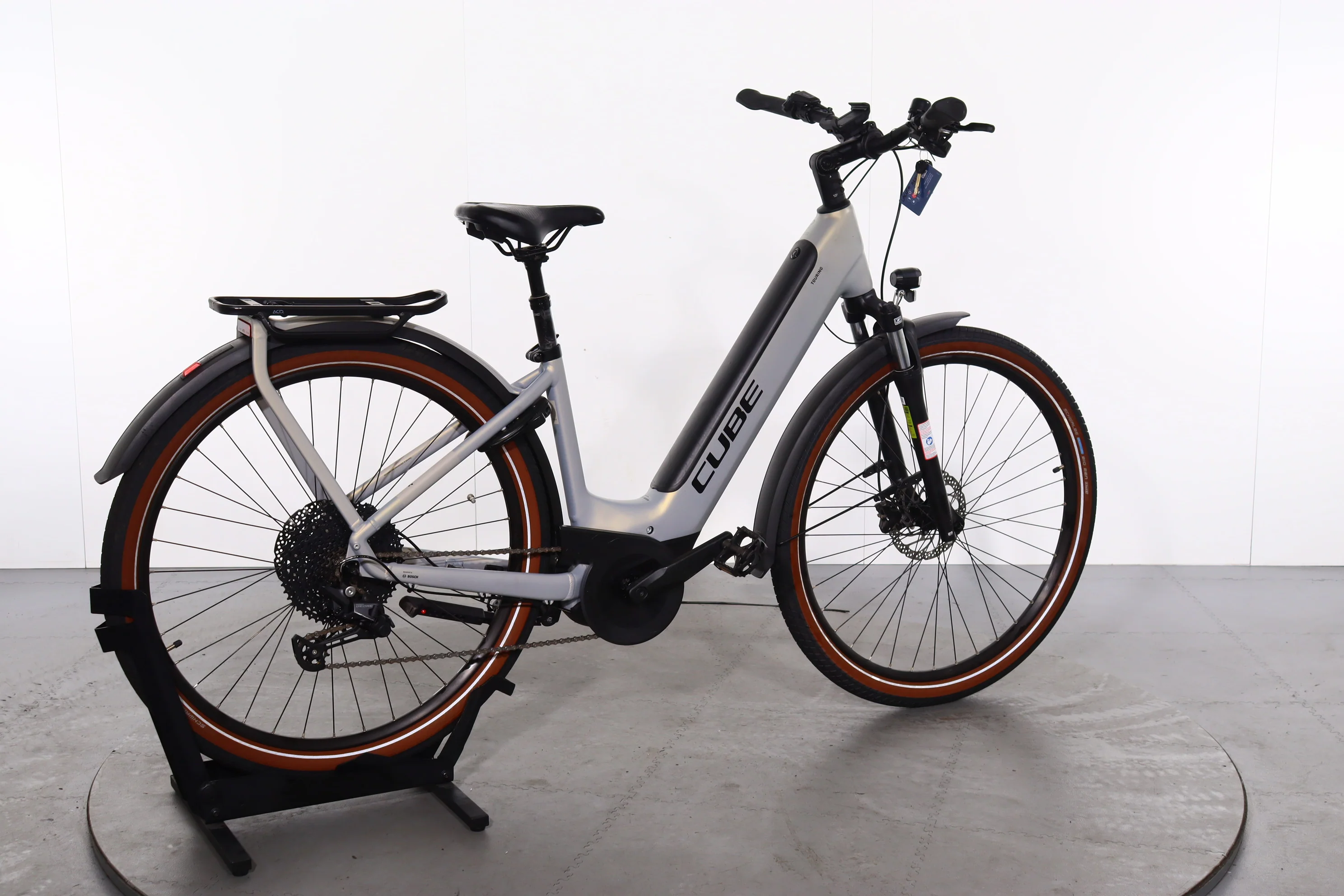 Cube Touring Hybrid Pro - Image 2