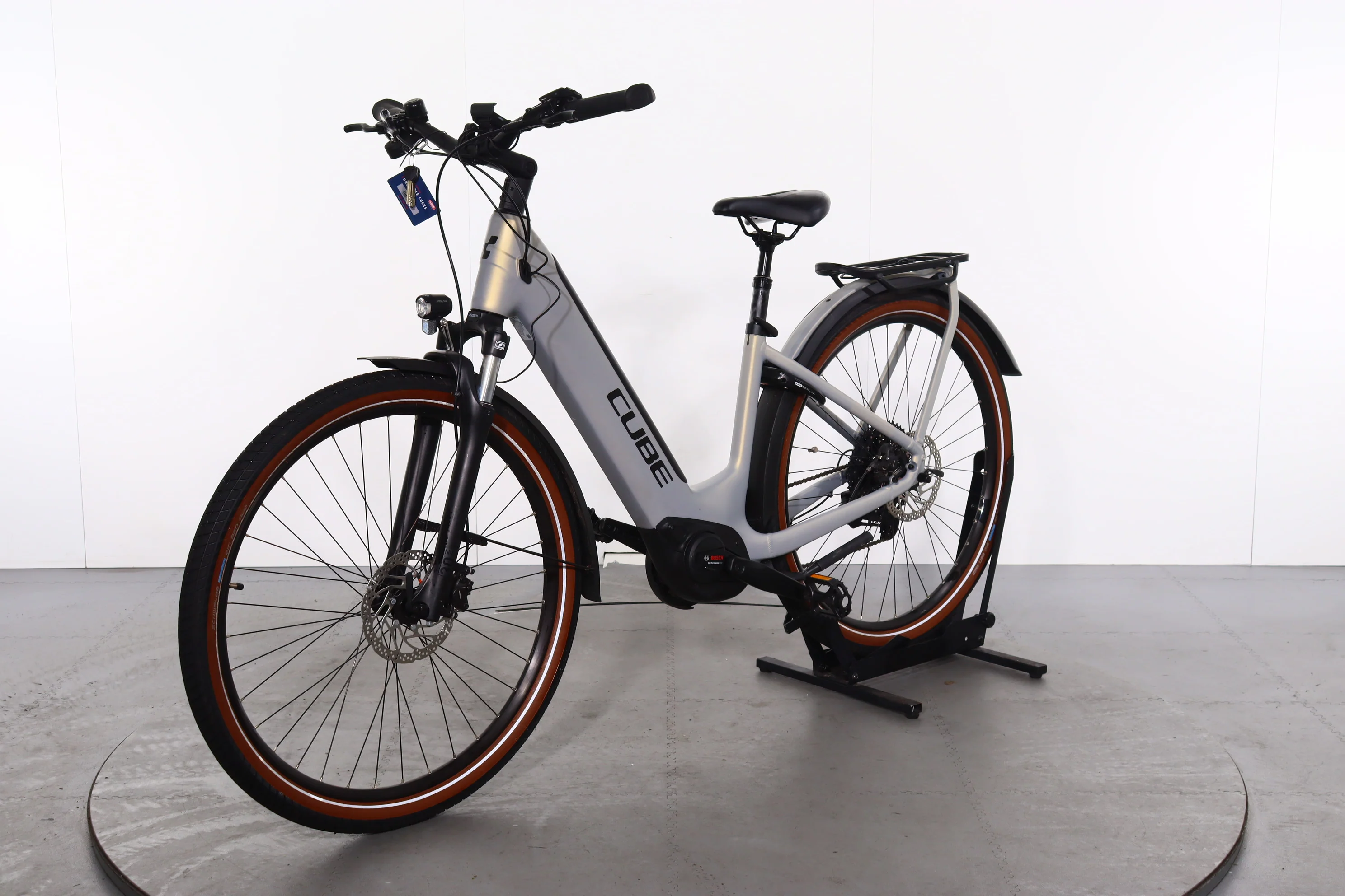 Cube Touring Hybrid Pro - Image 4