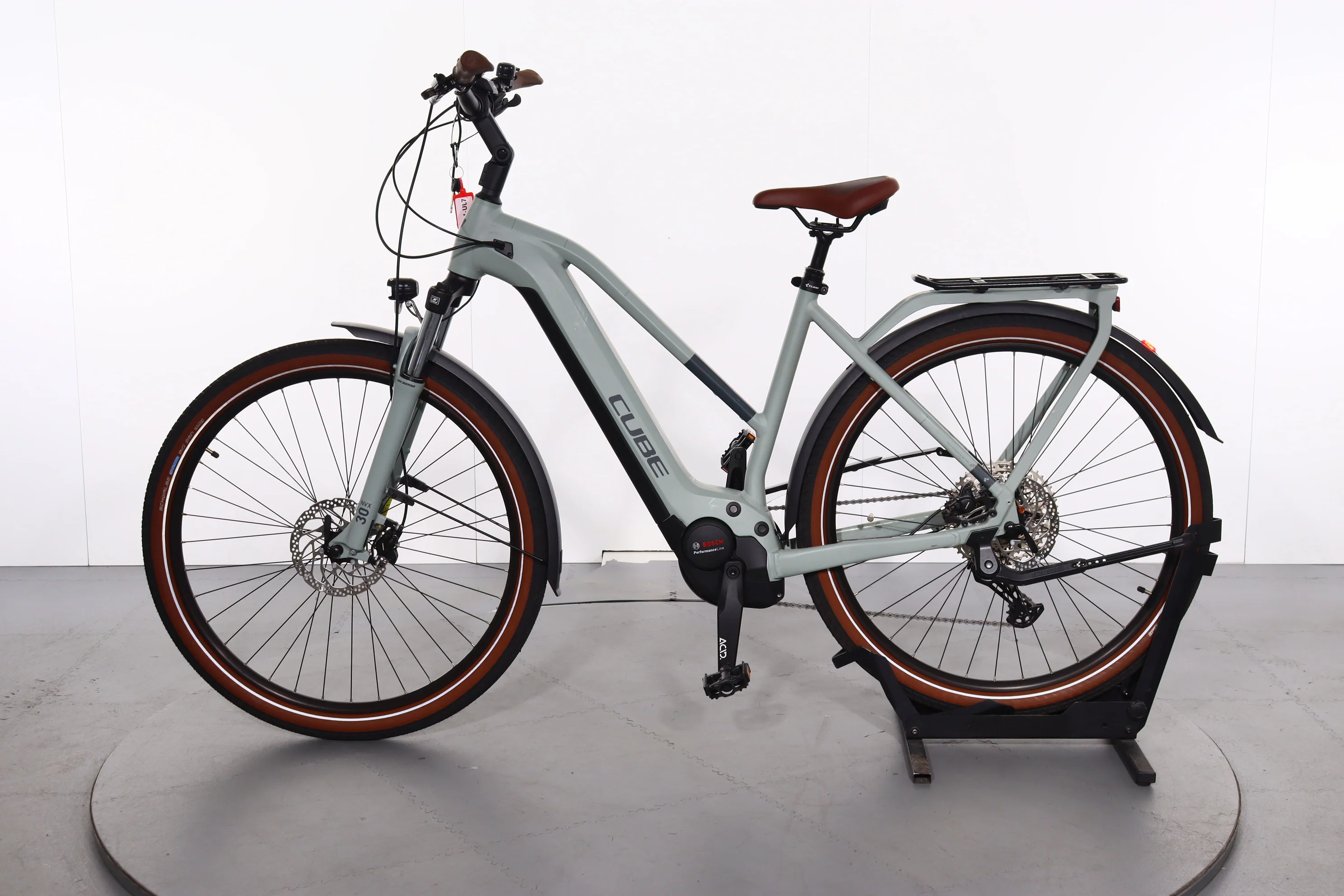 Cube Touring Hybrid Pro - Image 2