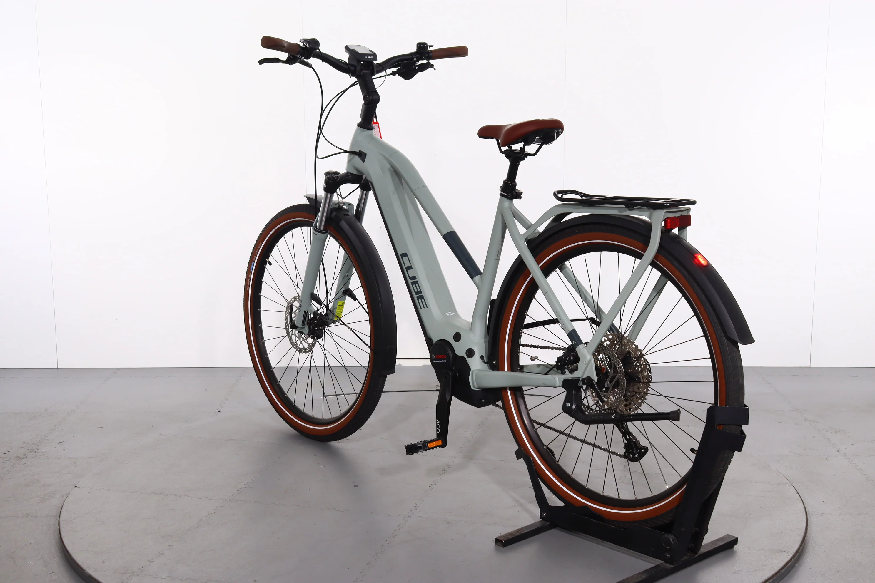Cube Touring Hybrid Pro - Image 3
