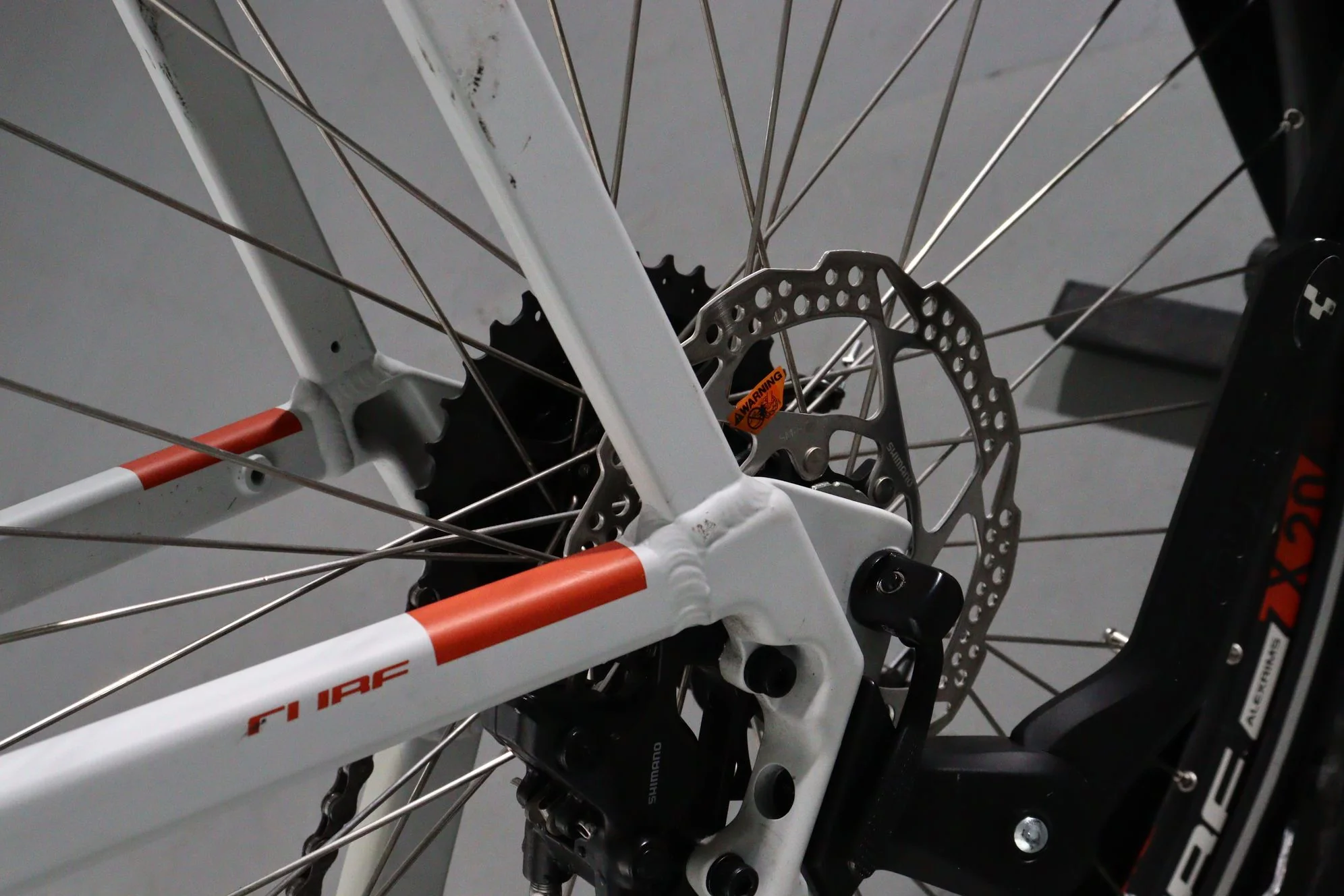 Cube Touring Hybrid - Image 9