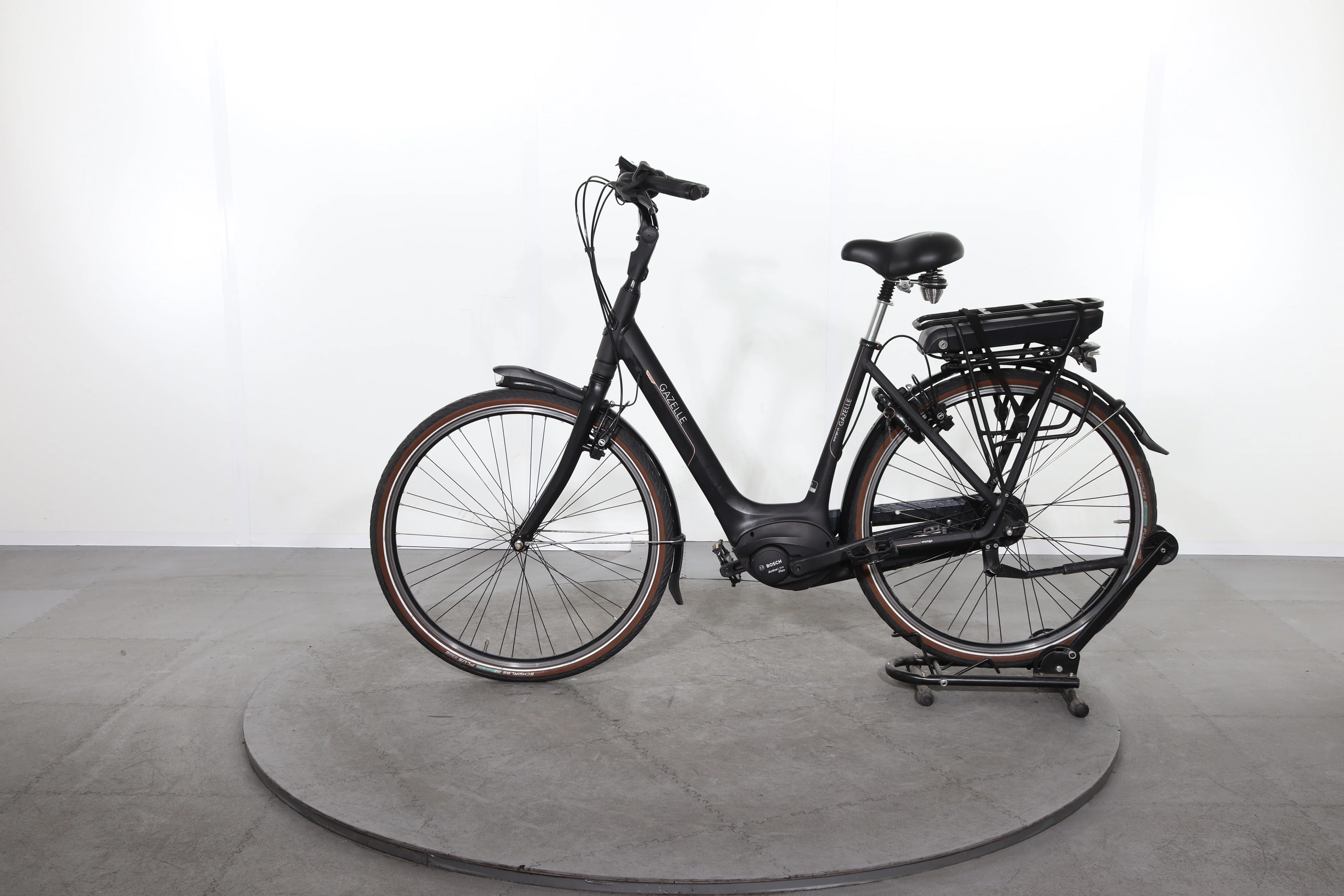 Gazelle Orange C8 - Image 4