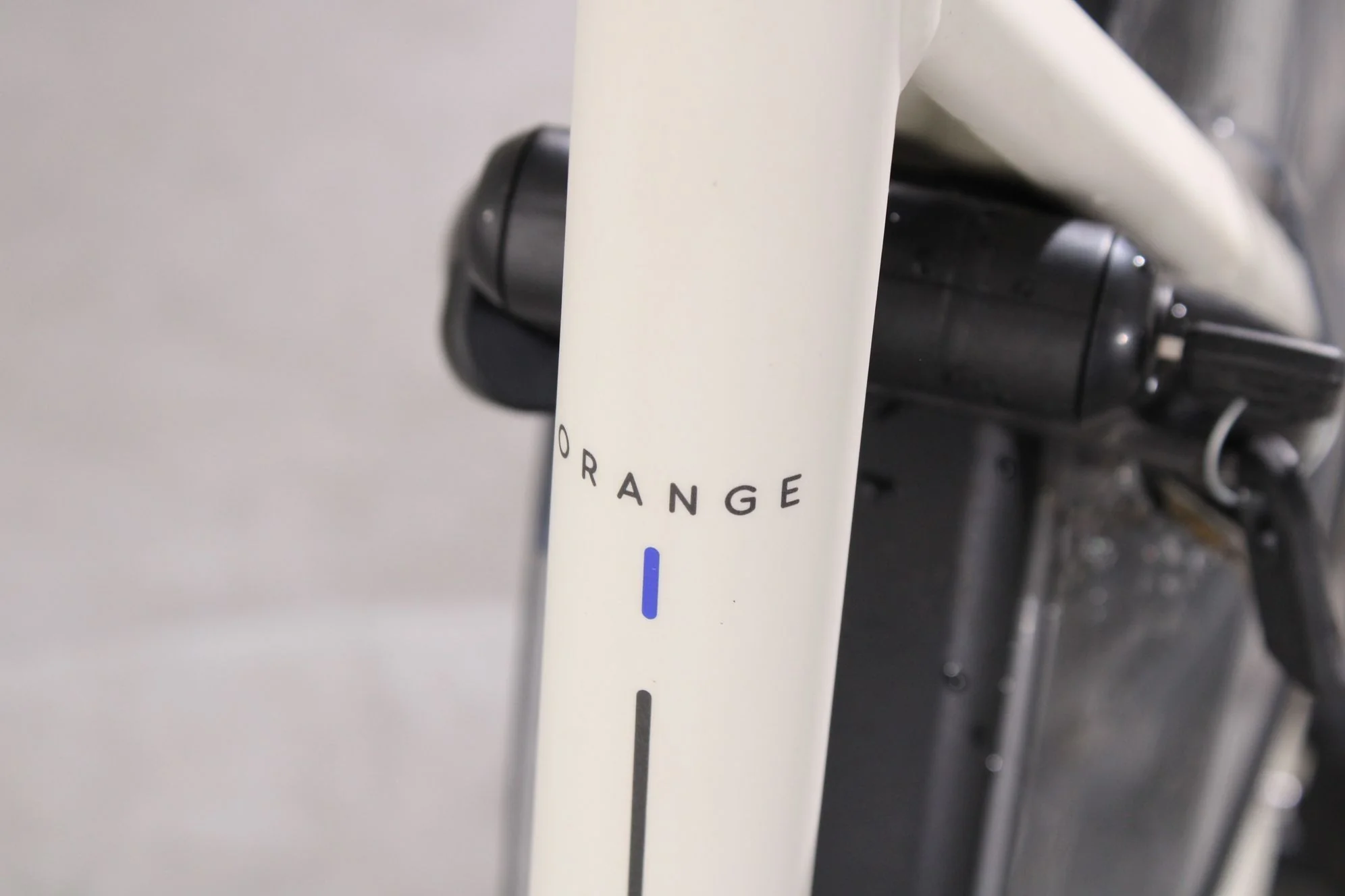 Gazelle Orange C8 - Image 11