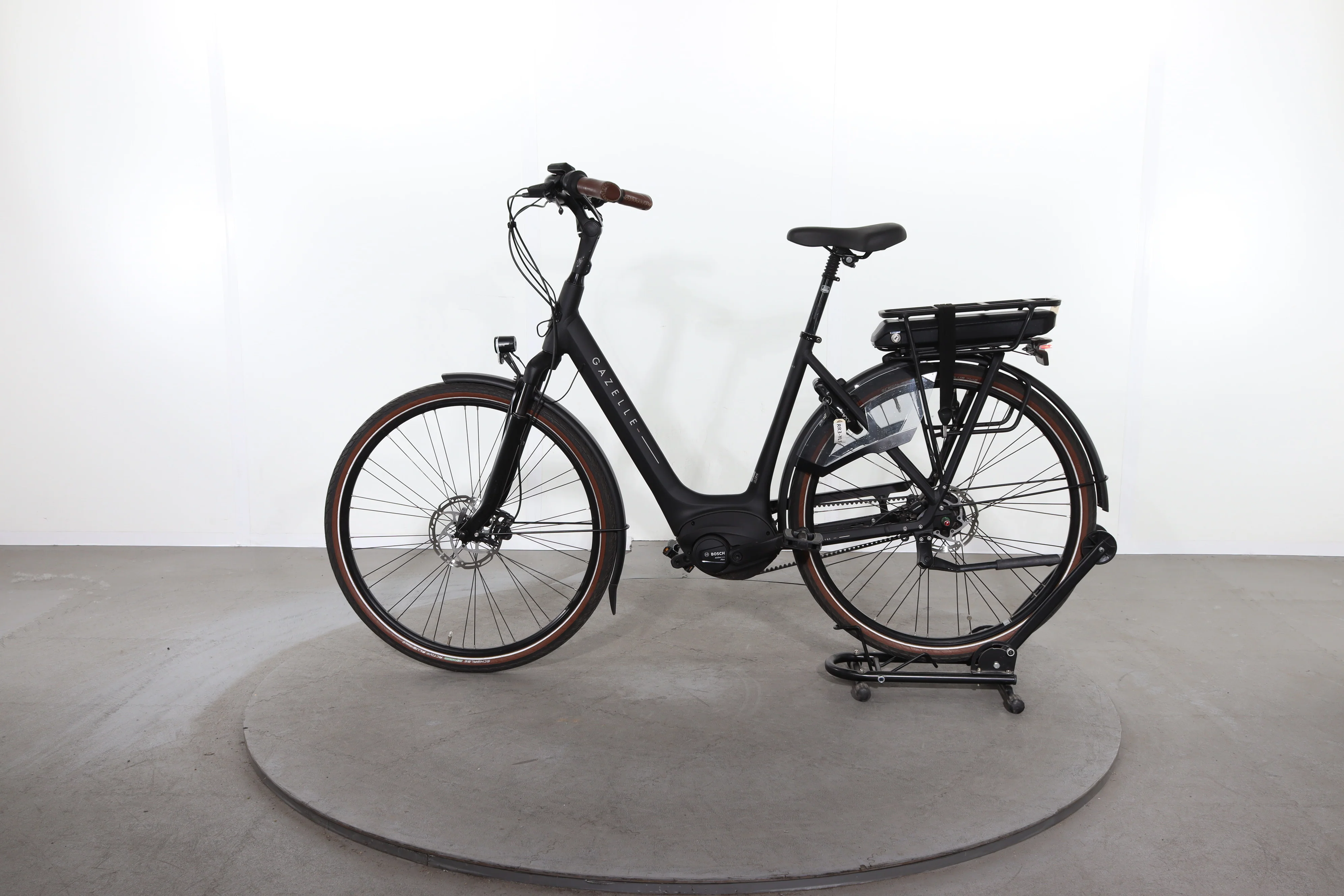 Gazelle Orange C8 - Image 4