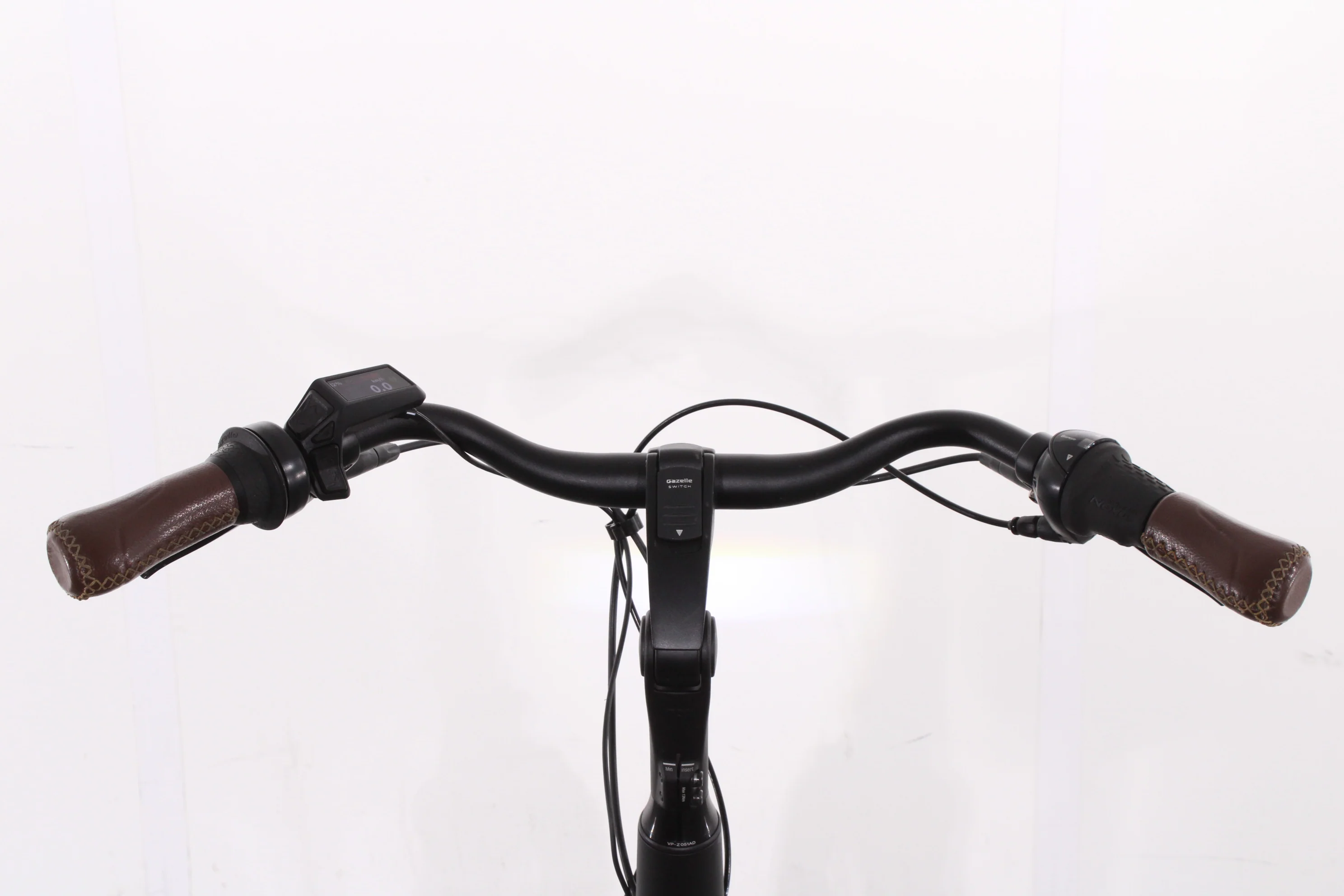 Gazelle Orange C8 - Image 7