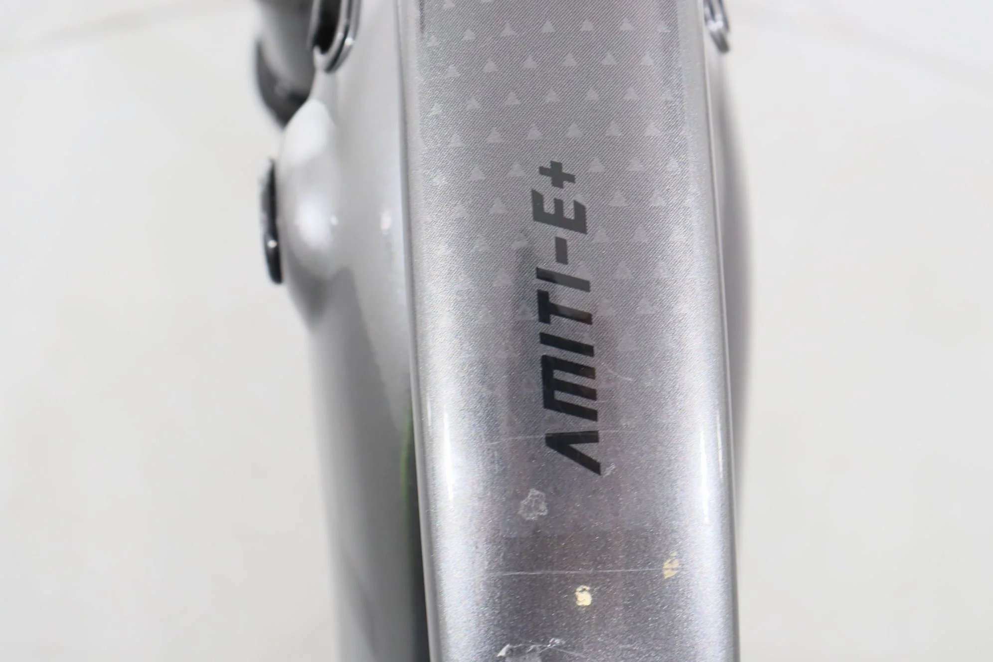 Giant Amiti - Image 13