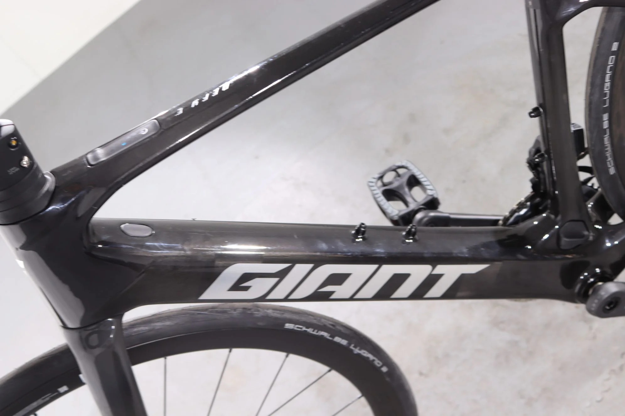 Giant Defy Advanced E+ Elite 1 - Image 9