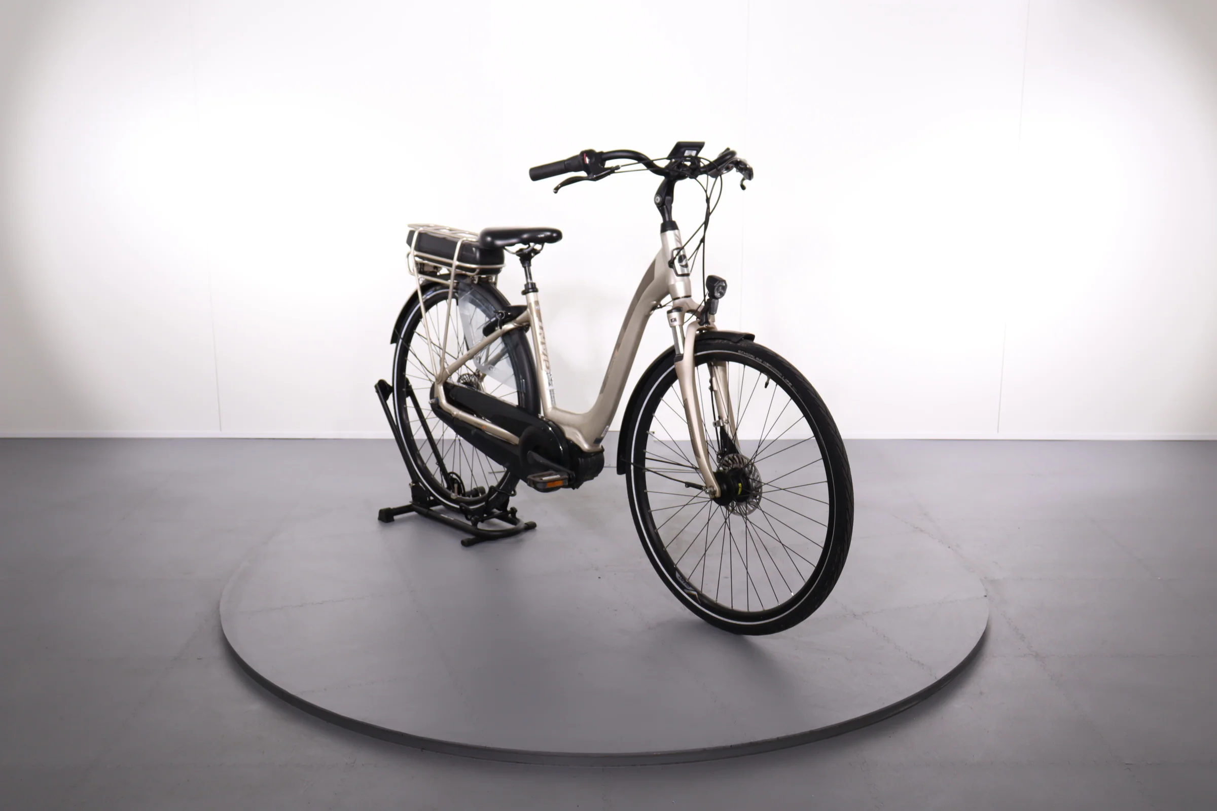 Giant Elegance - Image 2