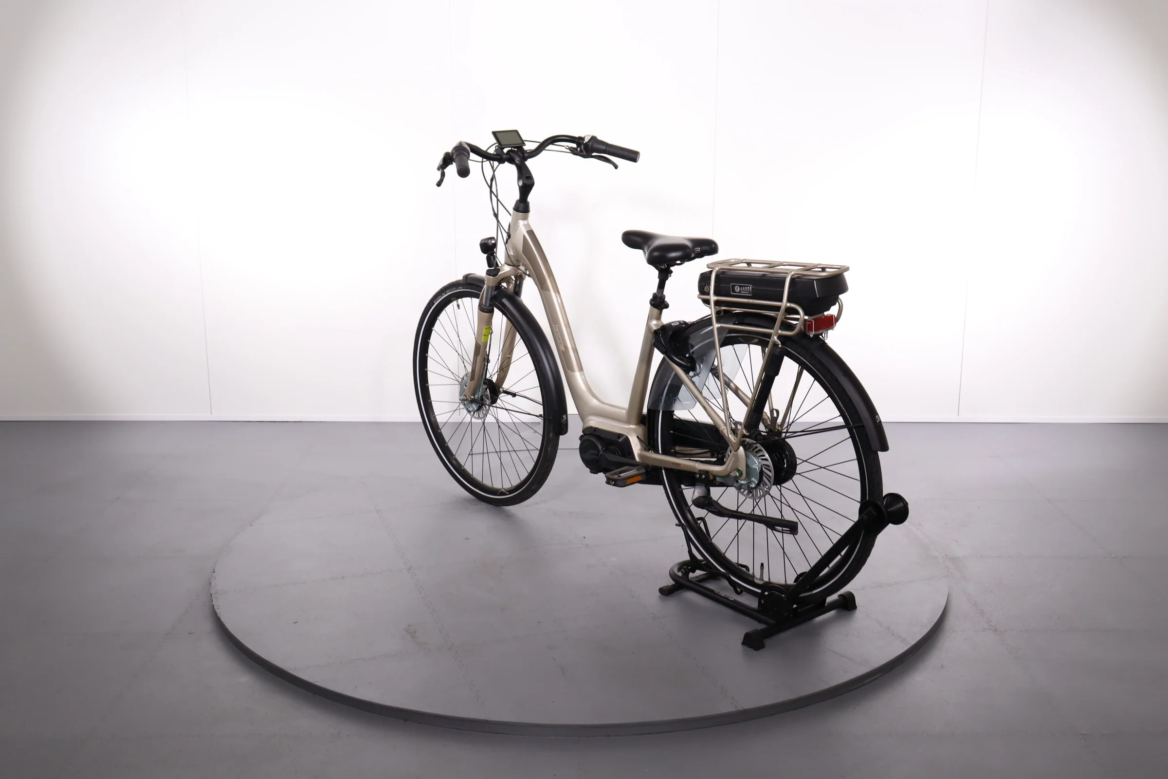 Giant Elegance - Image 5