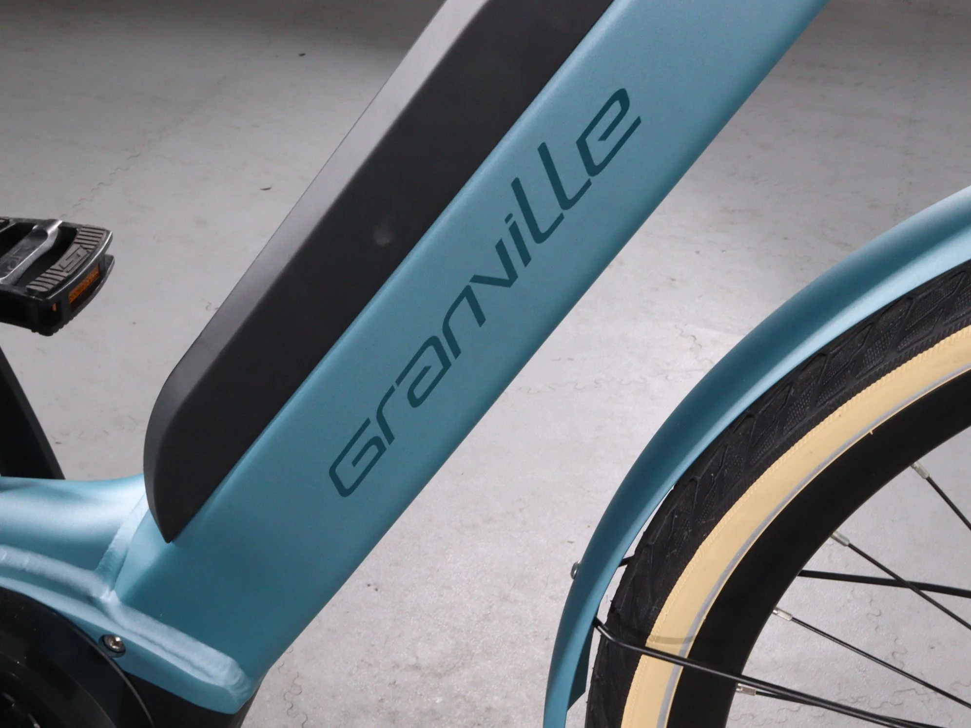 Granville E-Absolute 34 - Image 9