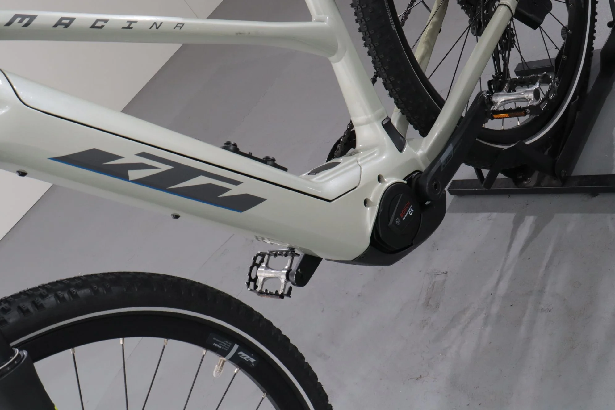 KTM Macina Cross 720 - Image 12