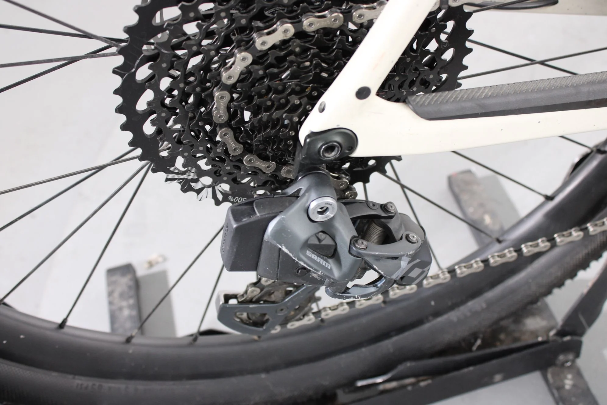 Rose BACKROAD AXS Mullet Build - Image 10