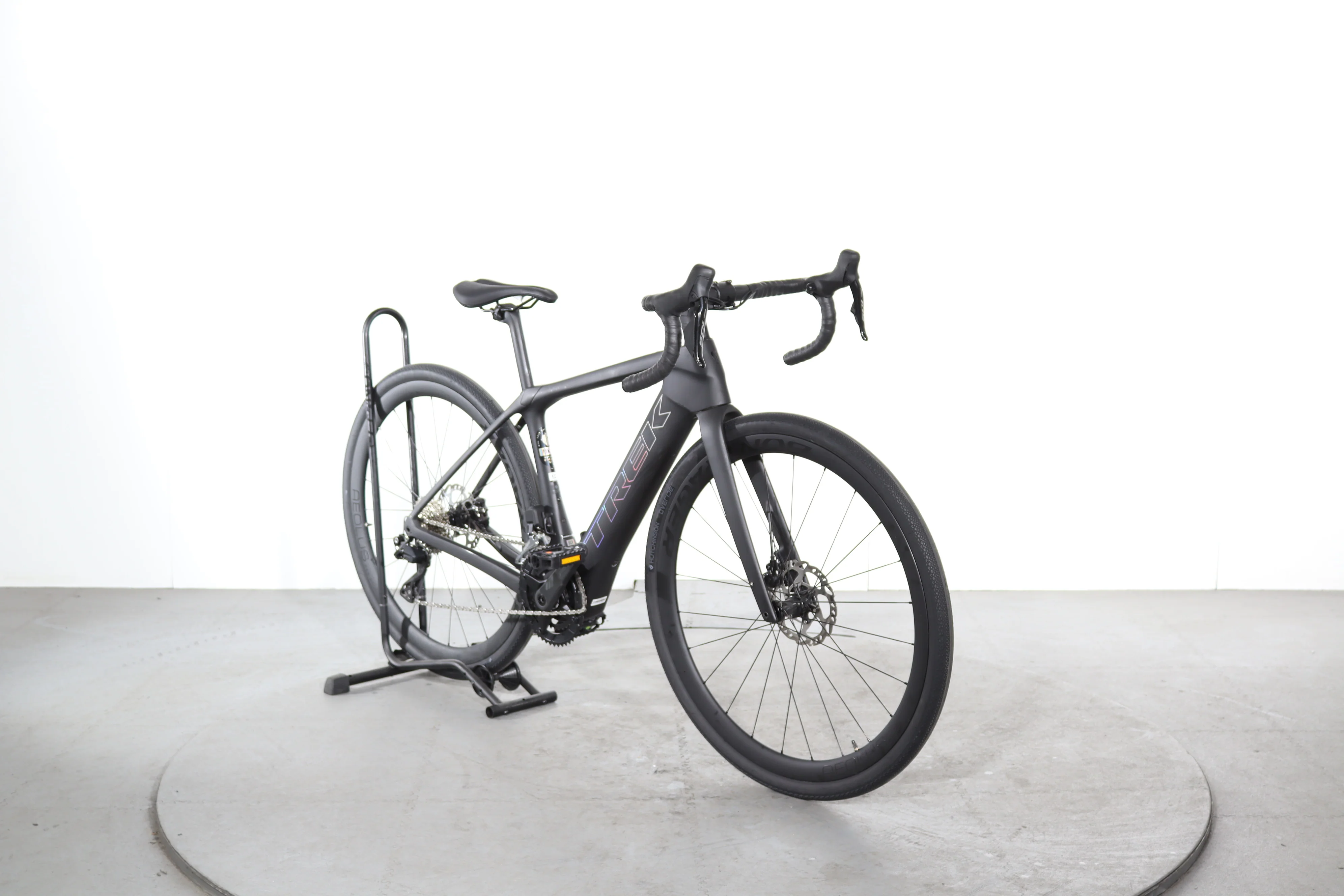 Trek Domane+ SLR6 - Image 2