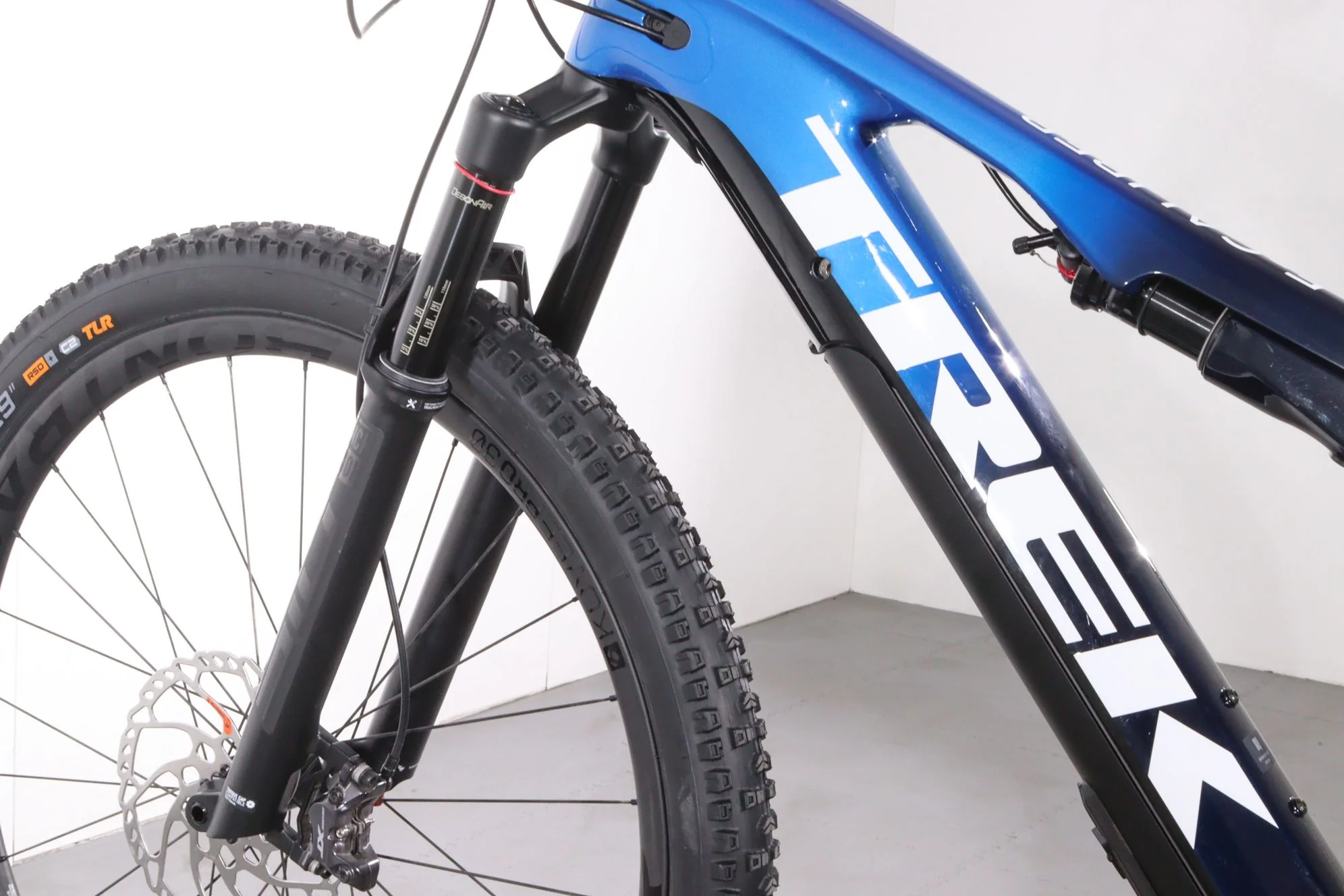 Trek E-Caliber 9.8 XT Gen 1 - Image 9