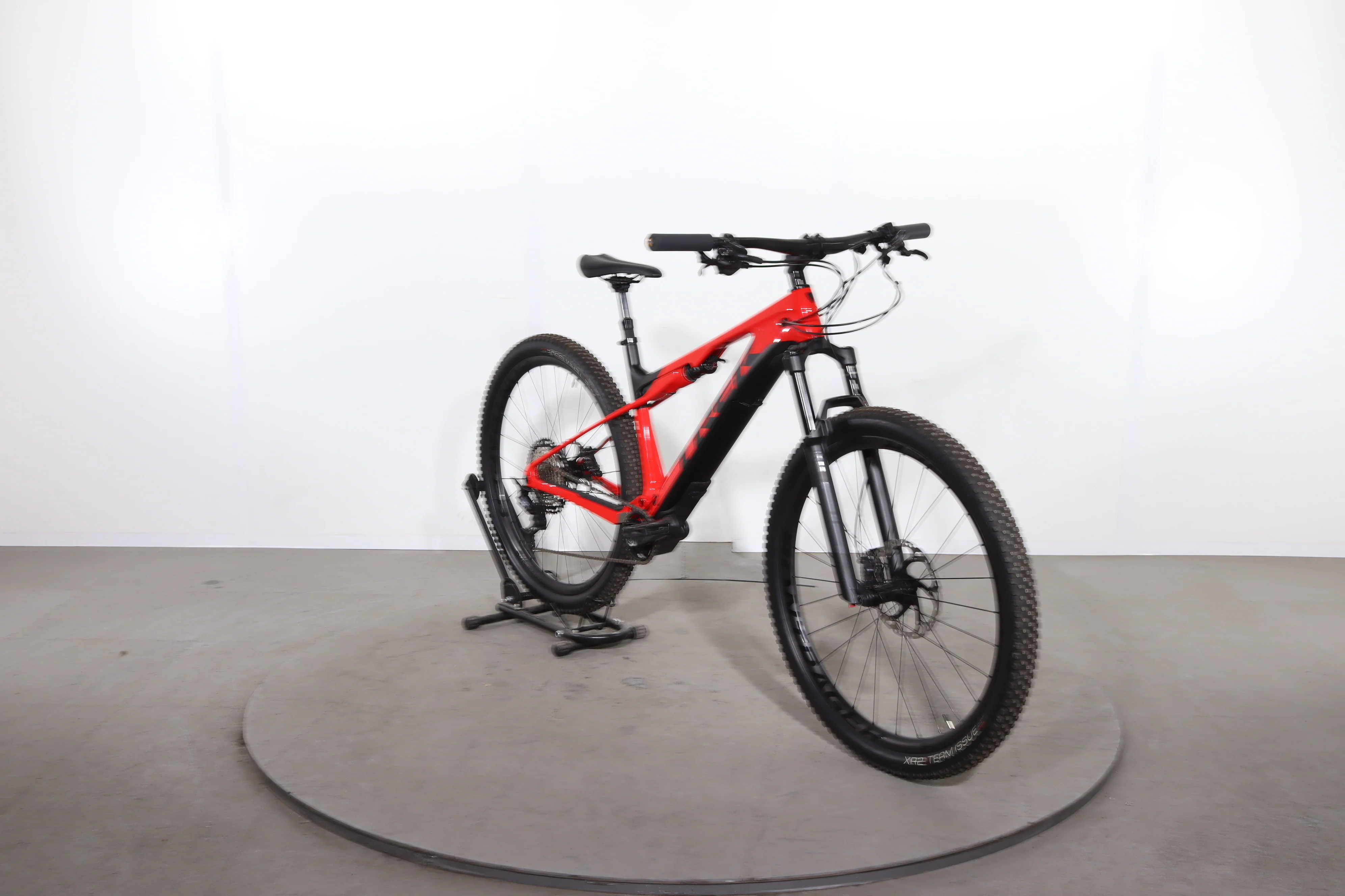 Trek E-Caliber 9.8 XT - Image 2