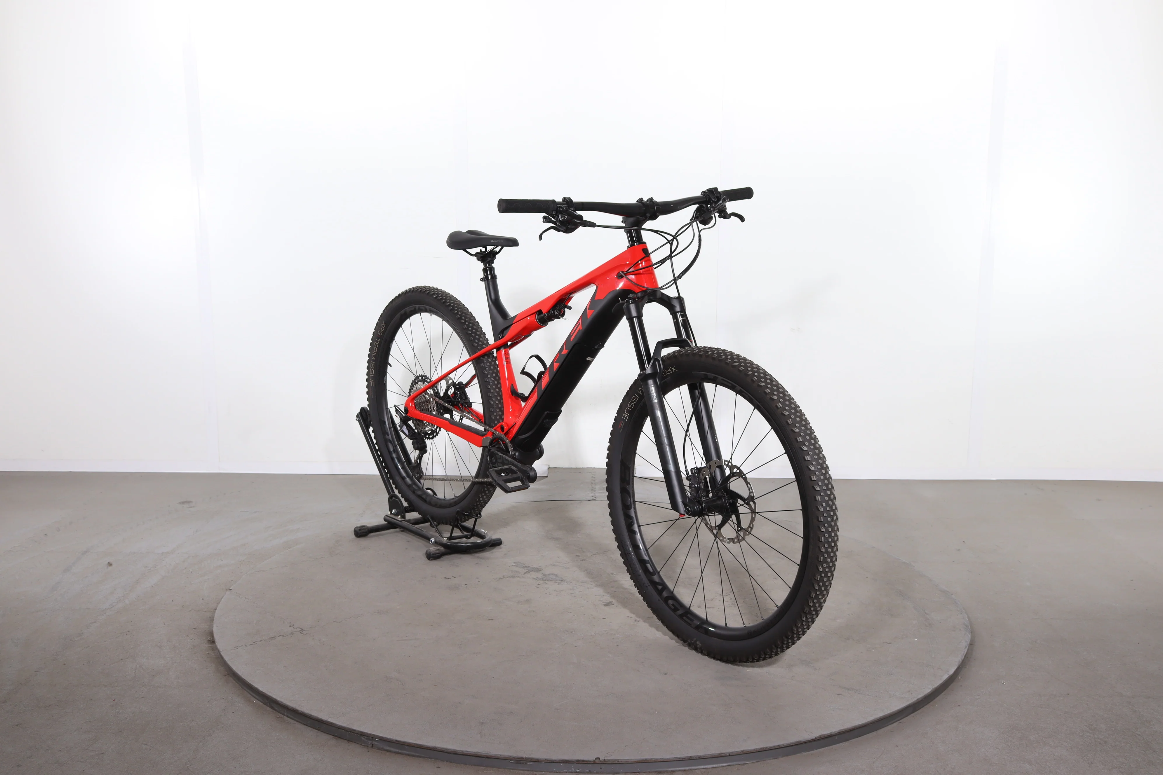Trek E-Caliber 9.8 XT - Image 2