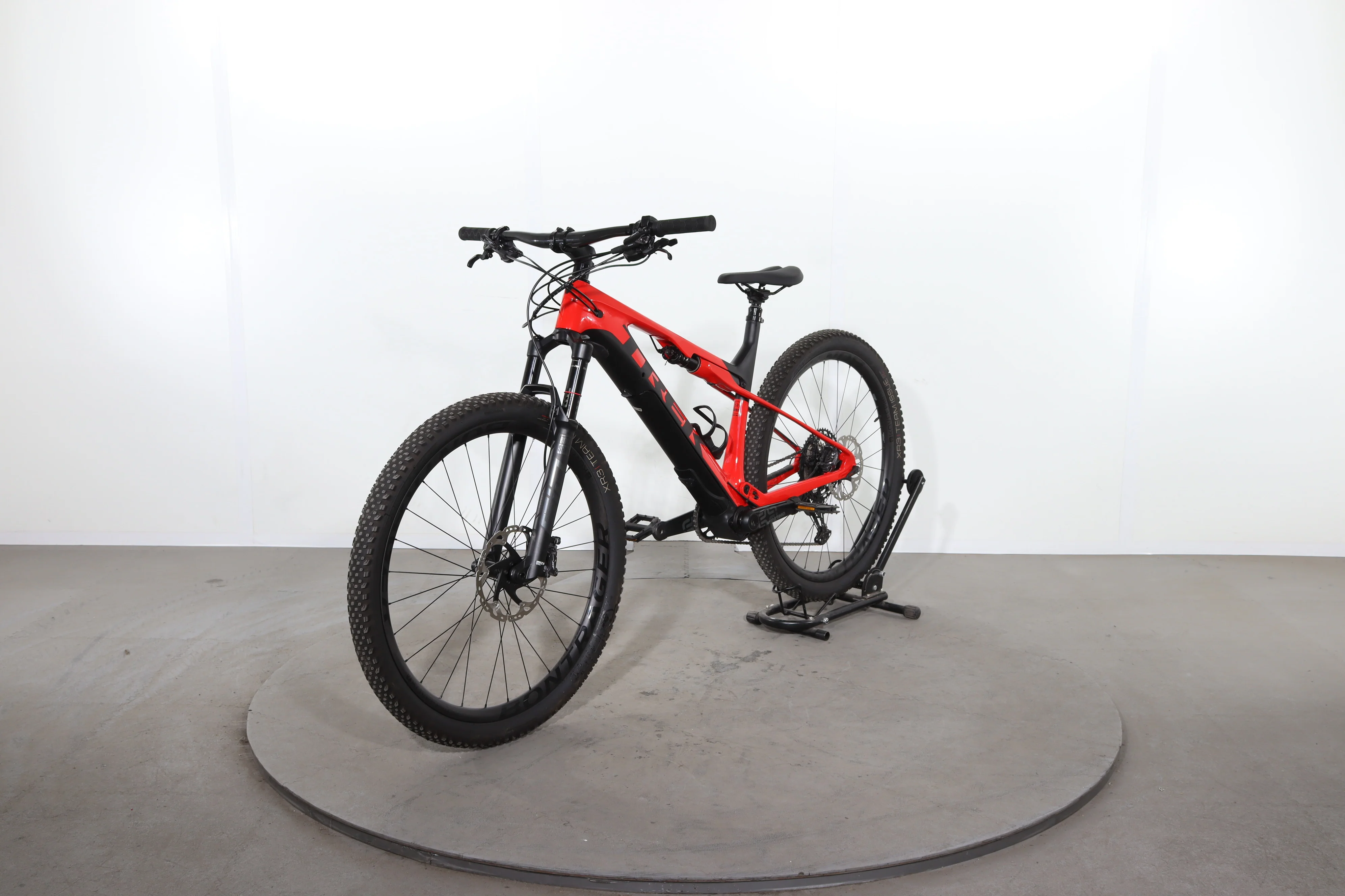Trek E-Caliber 9.8 XT - Image 3