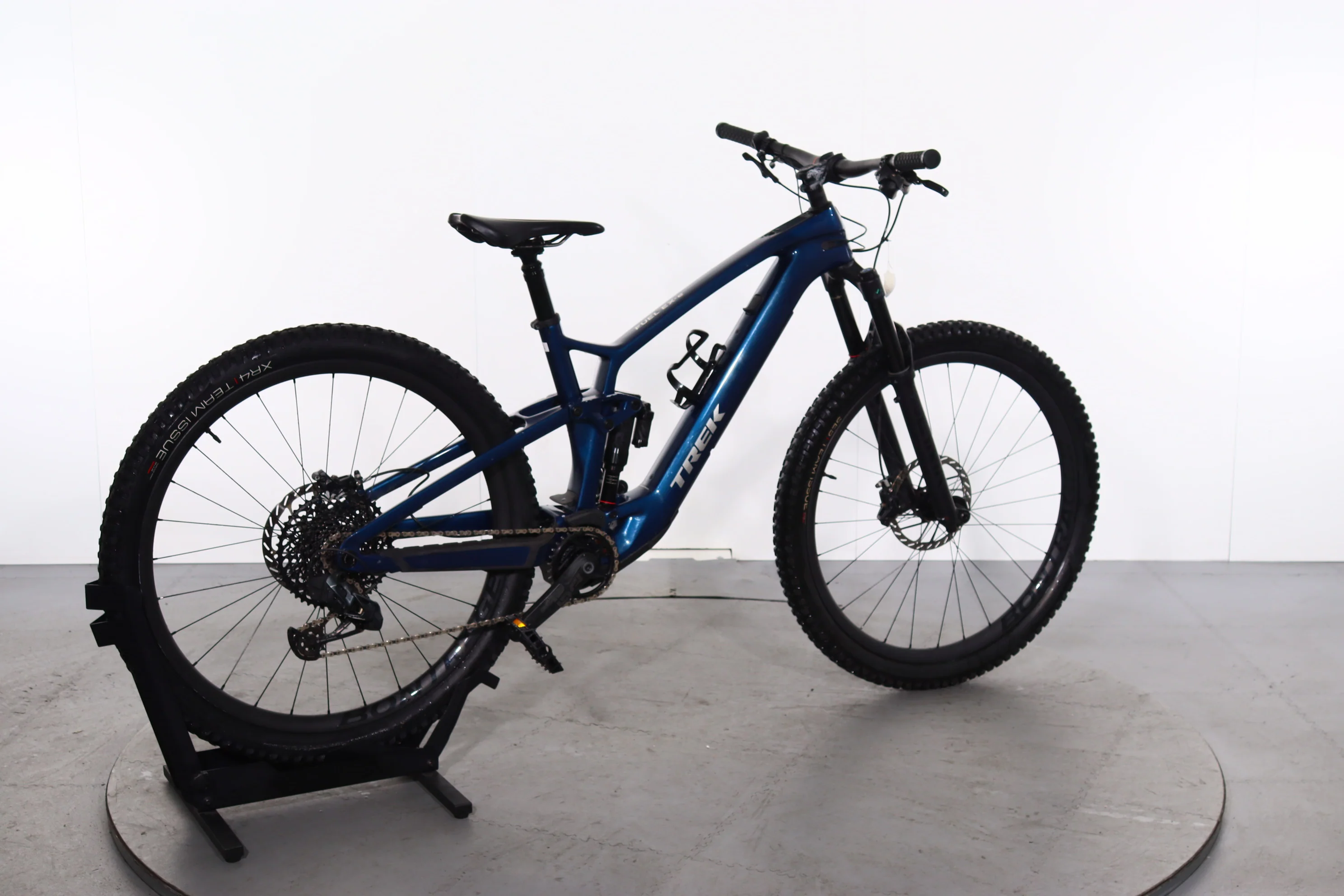 Trek Fuel Exe 9.8 GX AXS - Image 2